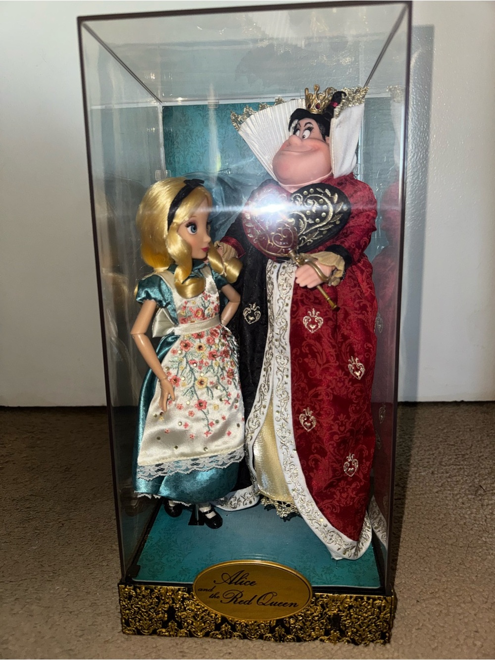 Disney Fairytale Designer Collection- Alice and The Queen of Hearts